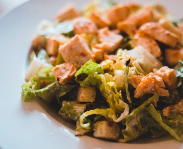 Asiyasayağı toyuq salatı resepti