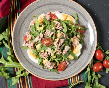 Tuna balıqlı salatı resepti